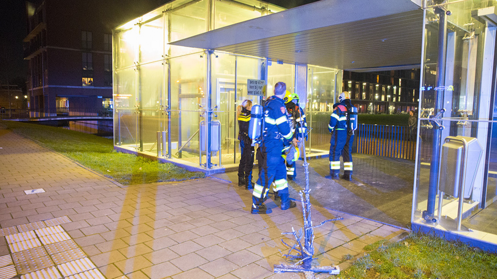 Brandende kerstboom in liftschacht Haarlemse parkeergarage NH Nieuws