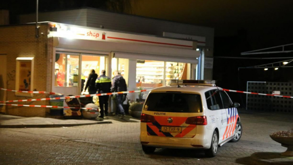 Gewapende Overval Op Tankstation Uithoorn; Verdachten Voortvluchtig ...