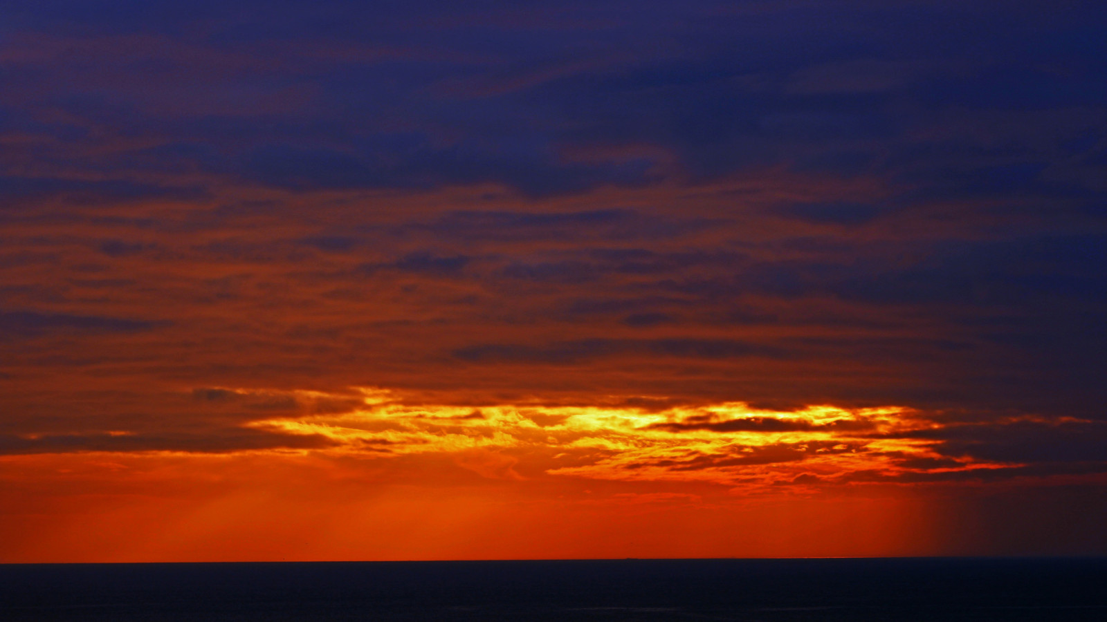 Prachtige zonsondergang in Egmond aan Zee NH Nieuws