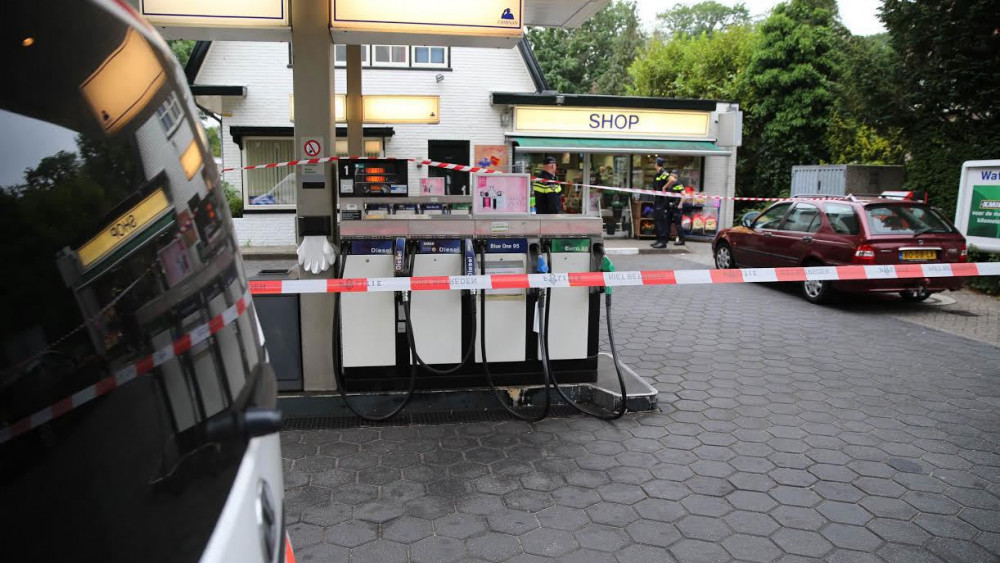 Man Met Vuurwapen Overvalt Tankstation In Bennebroek [video] - NH Nieuws