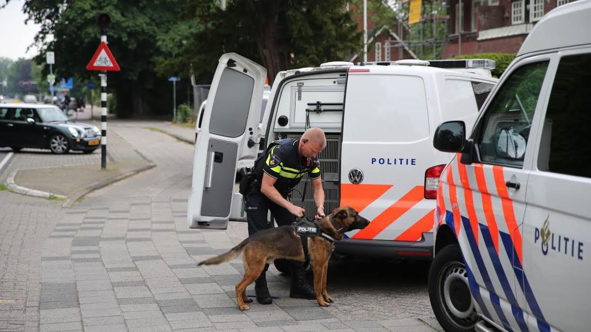 Man met vuurwapen overvalt tankstation in Bennebroek [video]