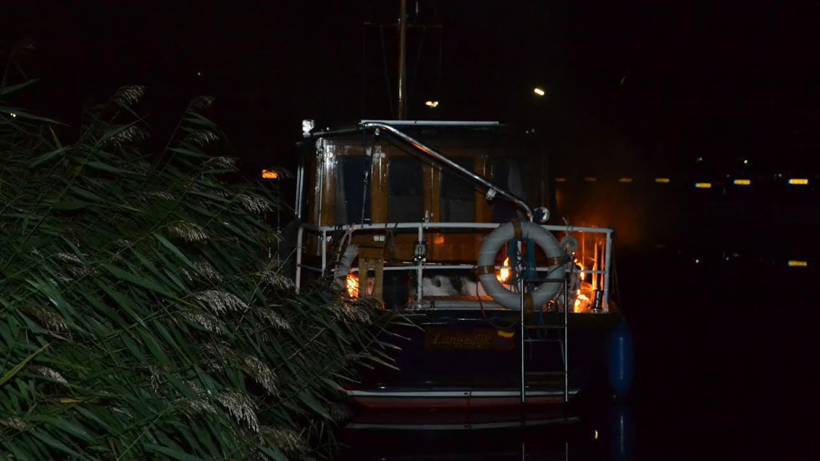 eer scheuren persoonlijkheid Plezierboten beschadigd door brand in haven Broek op Langedijk - NH Nieuws