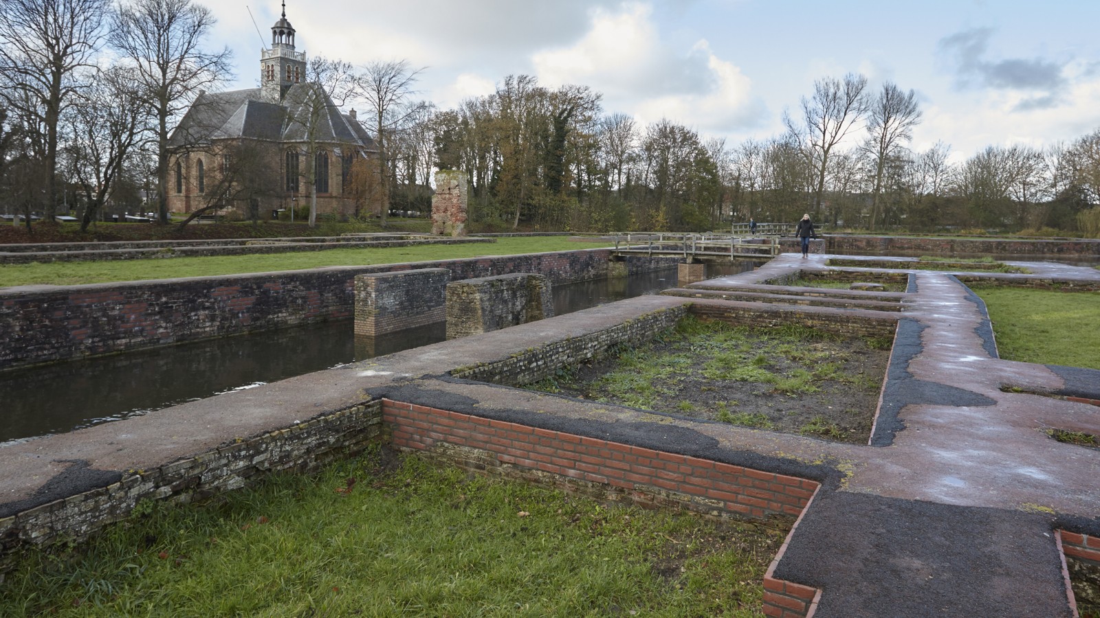 Opgeknapte slotruïne Egmond aan den Hoef kan weer jaren mee NH Nieuws Opgeknapte slotruïne Egmond aan den Hoef kan weer jaren mee NH Nieuws