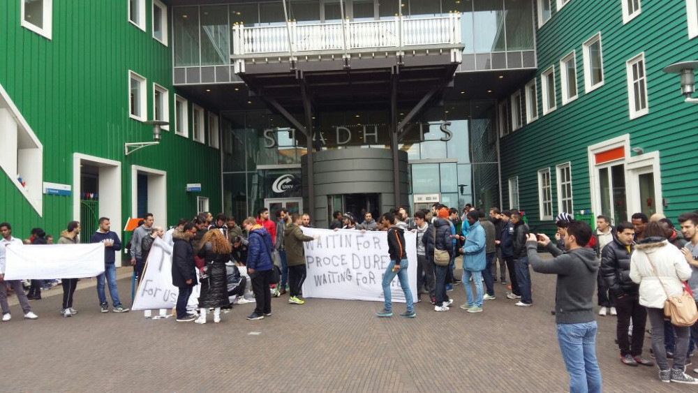 In Beeld: Asielzoekers Zaandam Demonstreren Tegen Leefomstandigheden ...