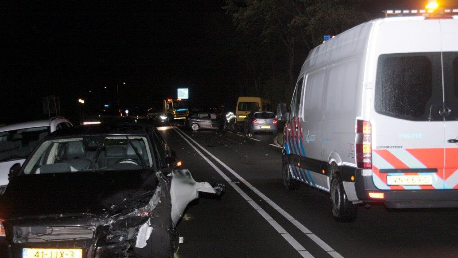 Ravage in Markenbinnen na ongeluk met vijf auto's NH Nieuws Ravage in Markenbinnen na ongeluk met vijf auto's NH Nieuws