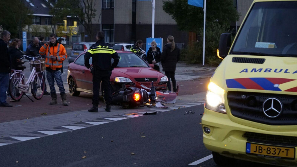 Scooterrijder Gewond Na Frontale Botsing Op Helders Kruispunt - NH Nieuws