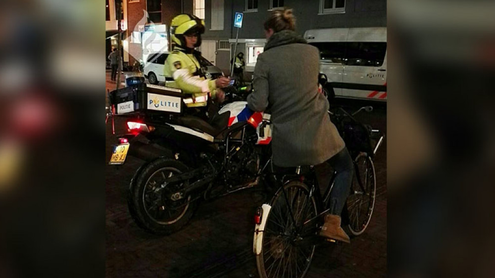 Honderden boetes voor fietsen zonder licht NH Nieuws