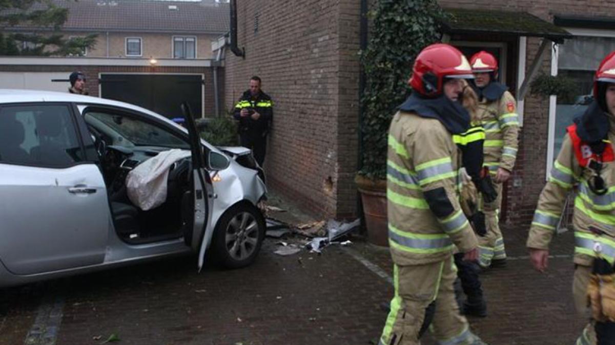 Auto ramt huis Nederhorst den Berg
