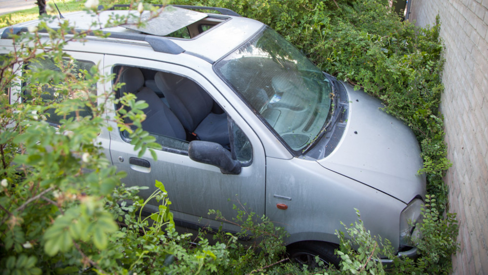 Jongeren rijden met auto tegen huis in Haarlem NH Nieuws