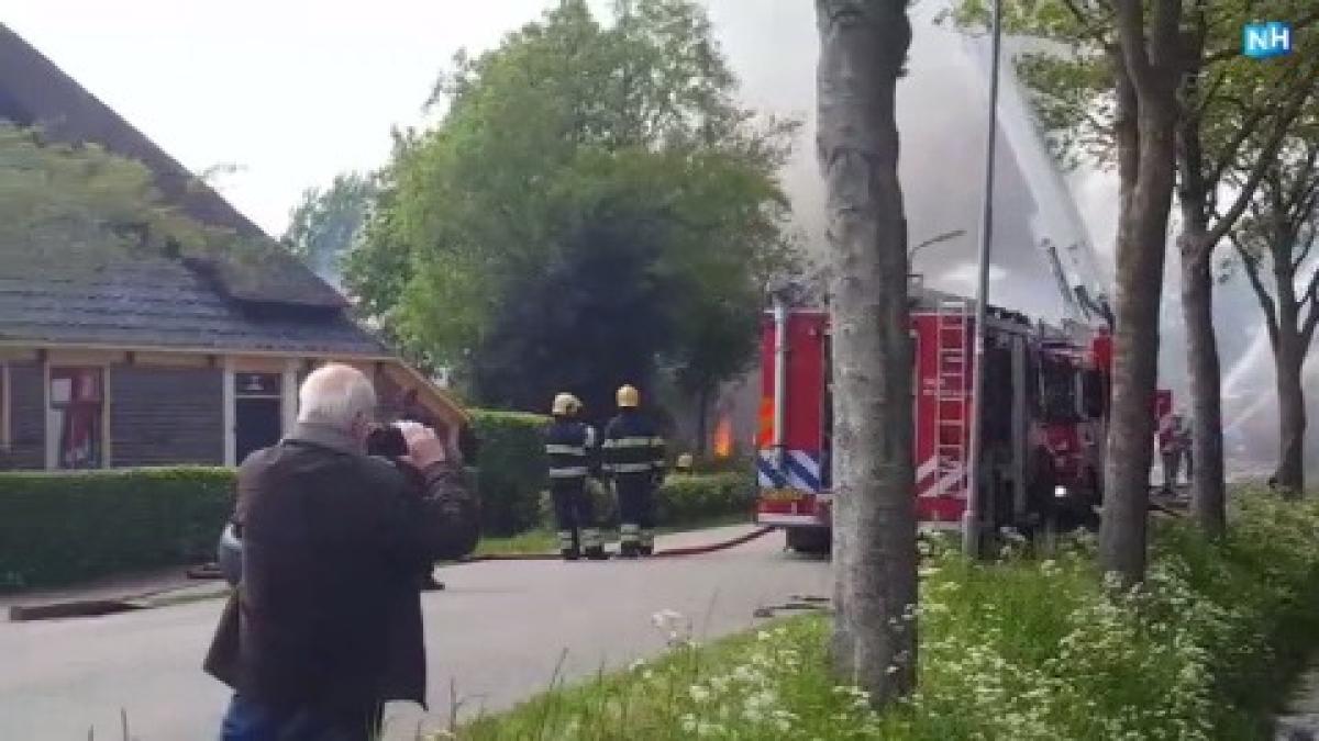Grote brand legt stolpboerderij Sijbekarspel volledig in de as