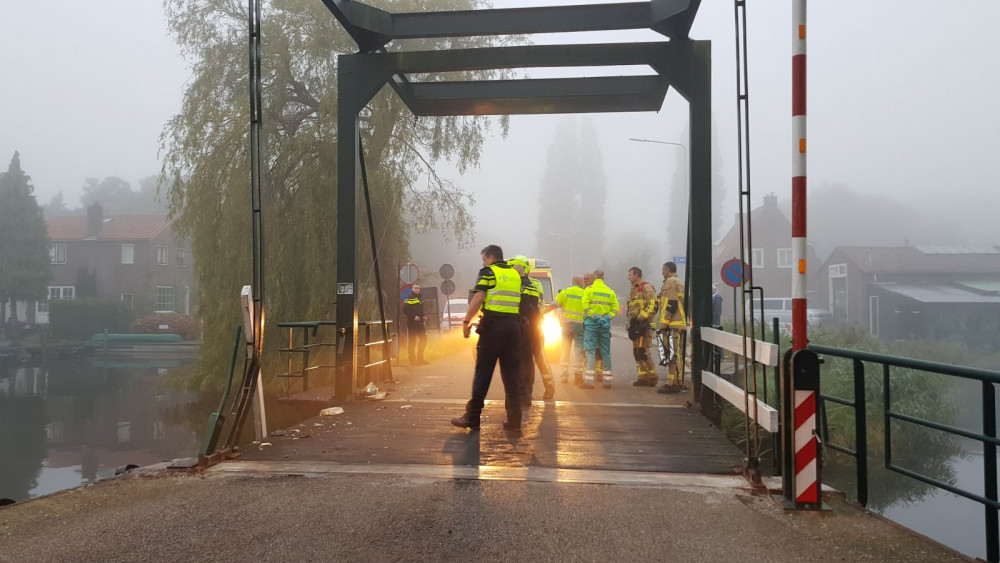 Automobilist Belandt Met Auto In Water Na Aanrijding In Oostzaan - NH ...