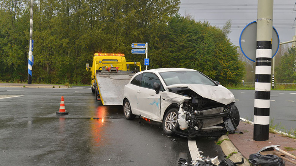 Ongeluk Zorgt Voor Ravage Op Kruispunt Hoofddorp - NH Nieuws