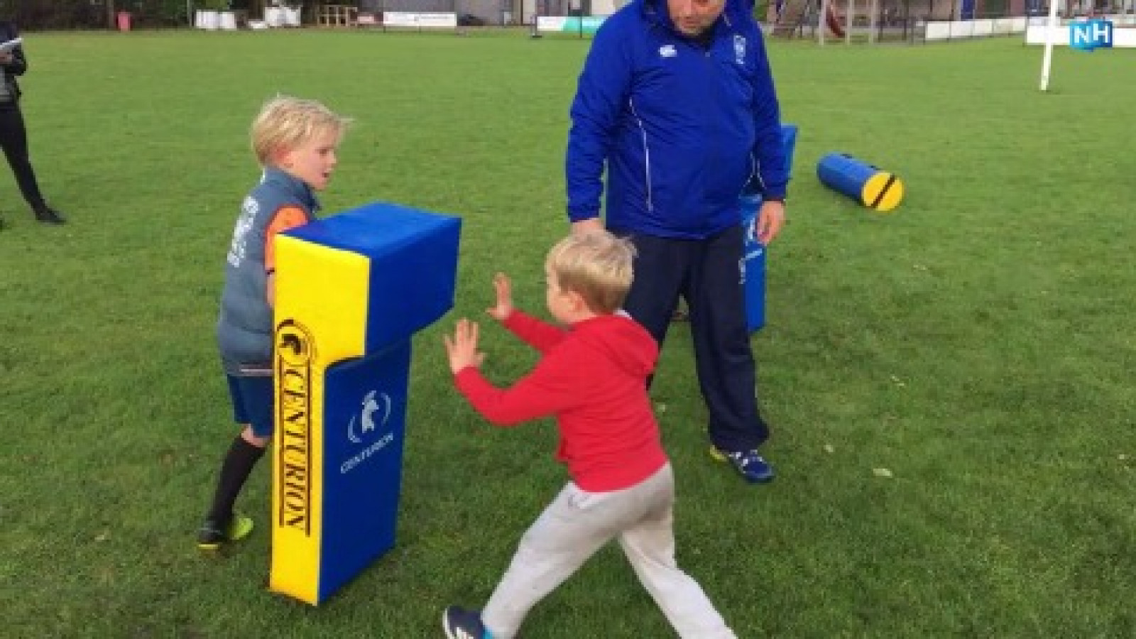 Kinderen krijgen rugbyles tijdens lerarenstaking