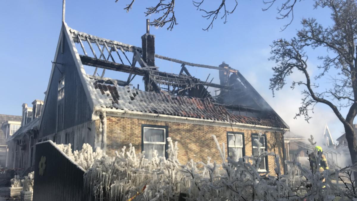 Afgebrande monumentale panden Oosterend gesloopt