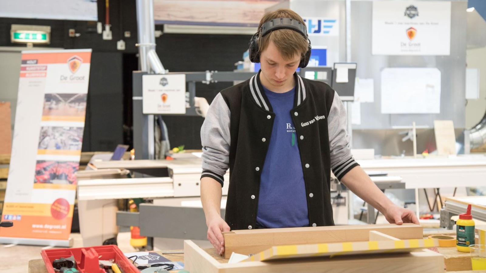 19-jarige uit De Rijp is beste meubelmaker van Nederland