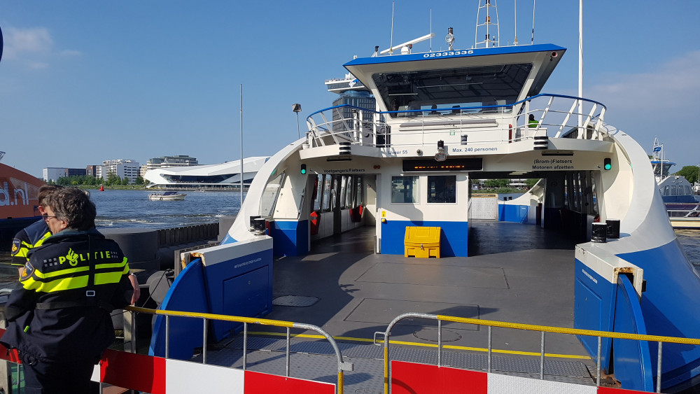 Pont vaart weer hard tegen kade