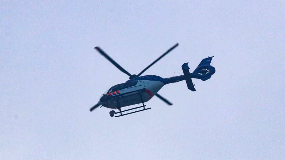 Overval Op Winkel In Amsterdam-Noord: Politie Zoekt Met Helikopter Naar ...