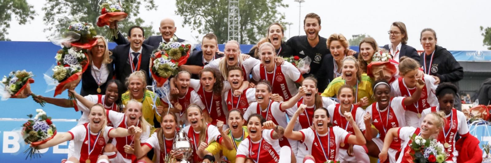 medaillewinnaar Gooi Knuppel Ajax vrouwen winnen de bekerfinale van PSV - NH Nieuws