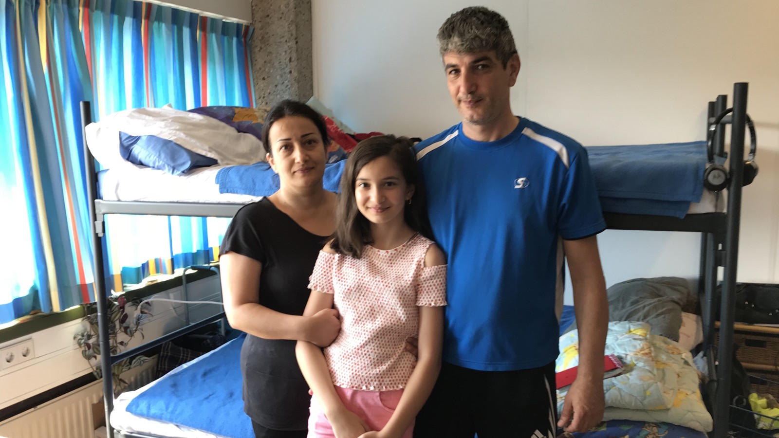 Aygun (12) met haar ouders in azc Alkmaar