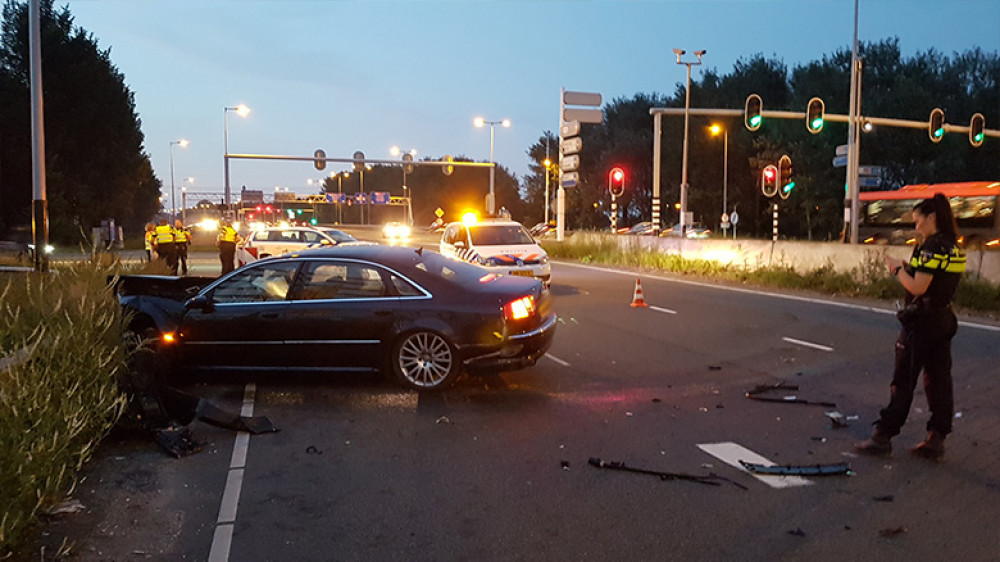 Automobilist vlucht na crash in AmsterdamNoord NH Nieuws