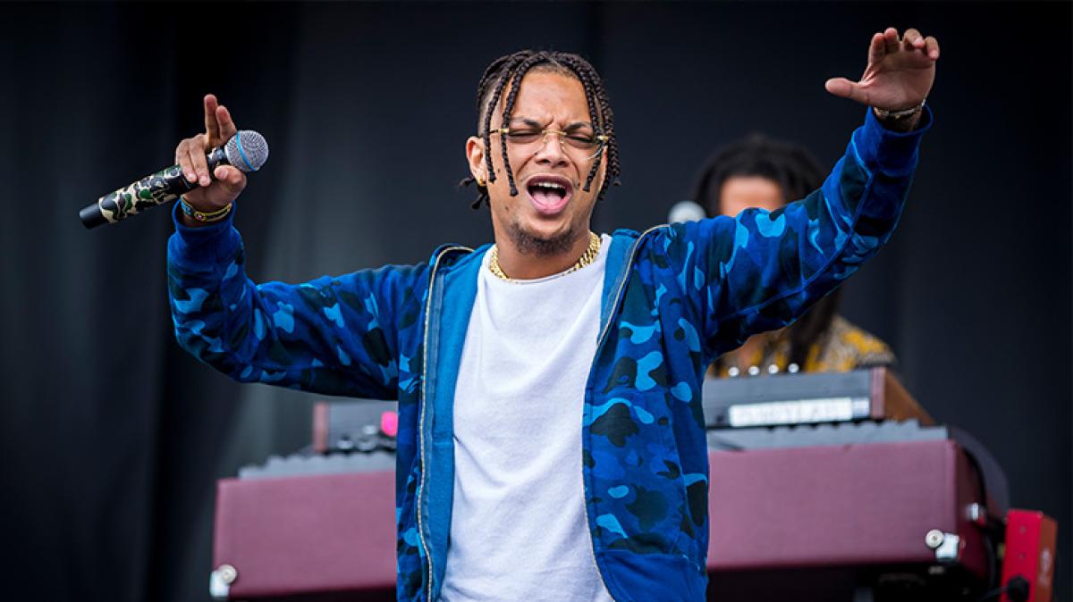 Ronnie Flex houdt woord en bezoekt basisschool in Jisp: 