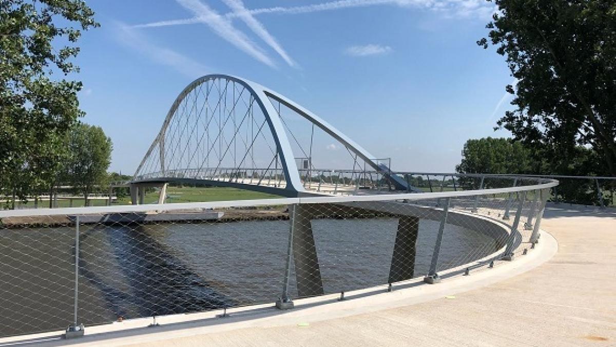 Nieuwe fietsbrug over Amsterdam Rijnkanaal