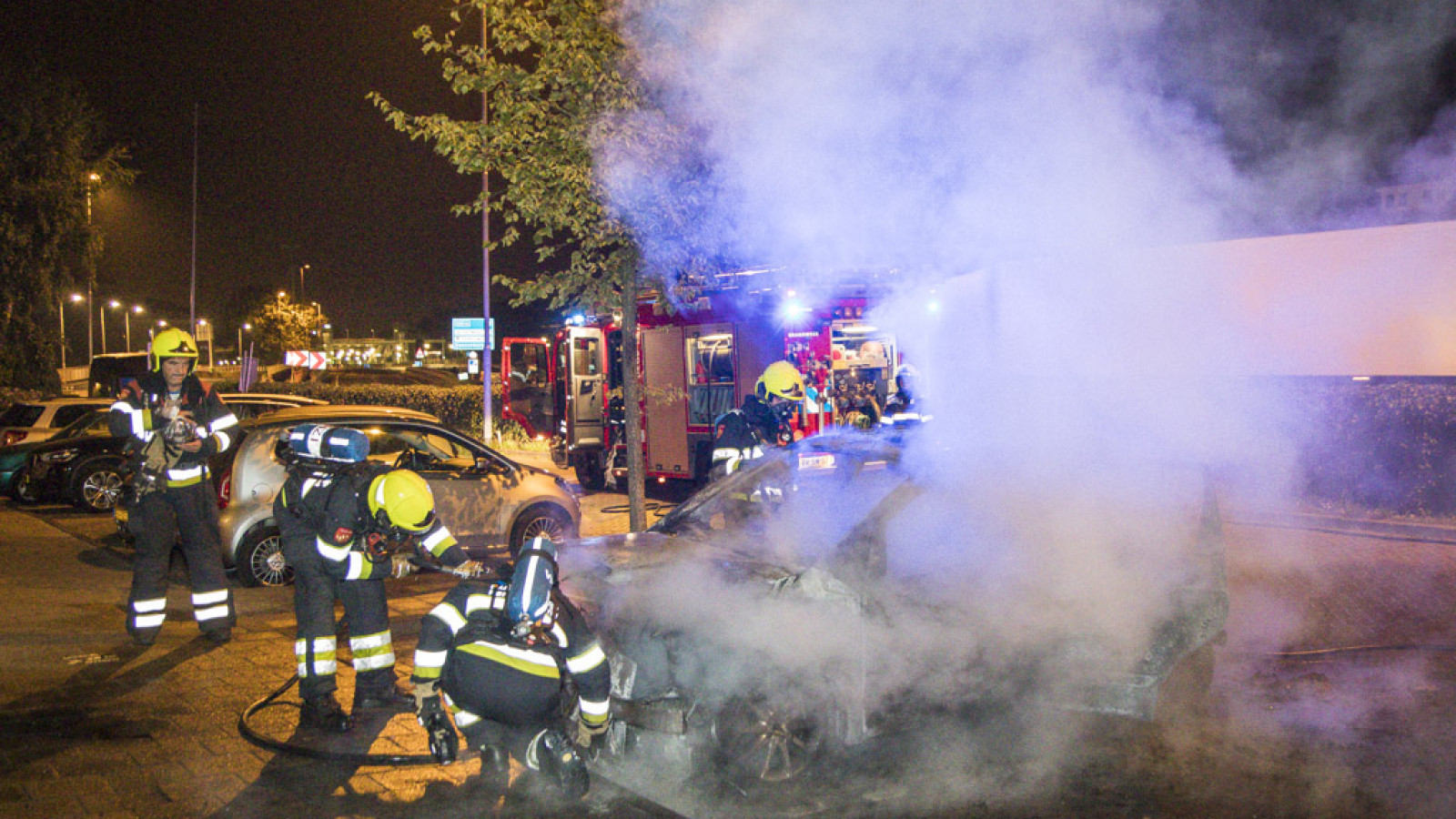 Twee auto's gelijktijdig uitgebrand in Halfweg en Zwanenburg NH Nieuws