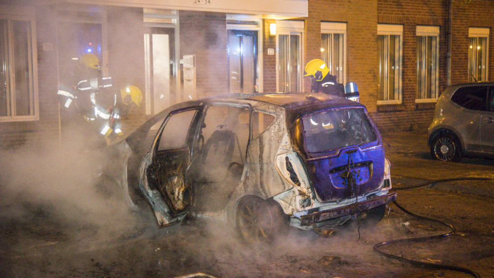 Twee auto's gelijktijdig uitgebrand in Halfweg en Zwanenburg NH Nieuws