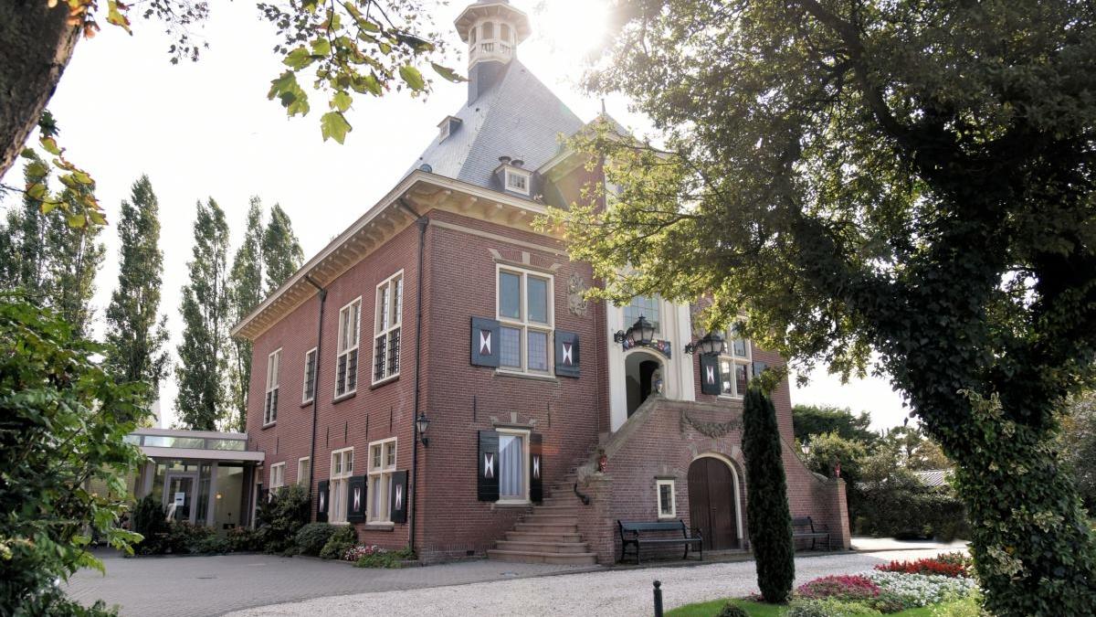 Schade raadhuis Halfweg veroorzaakt door berg grond