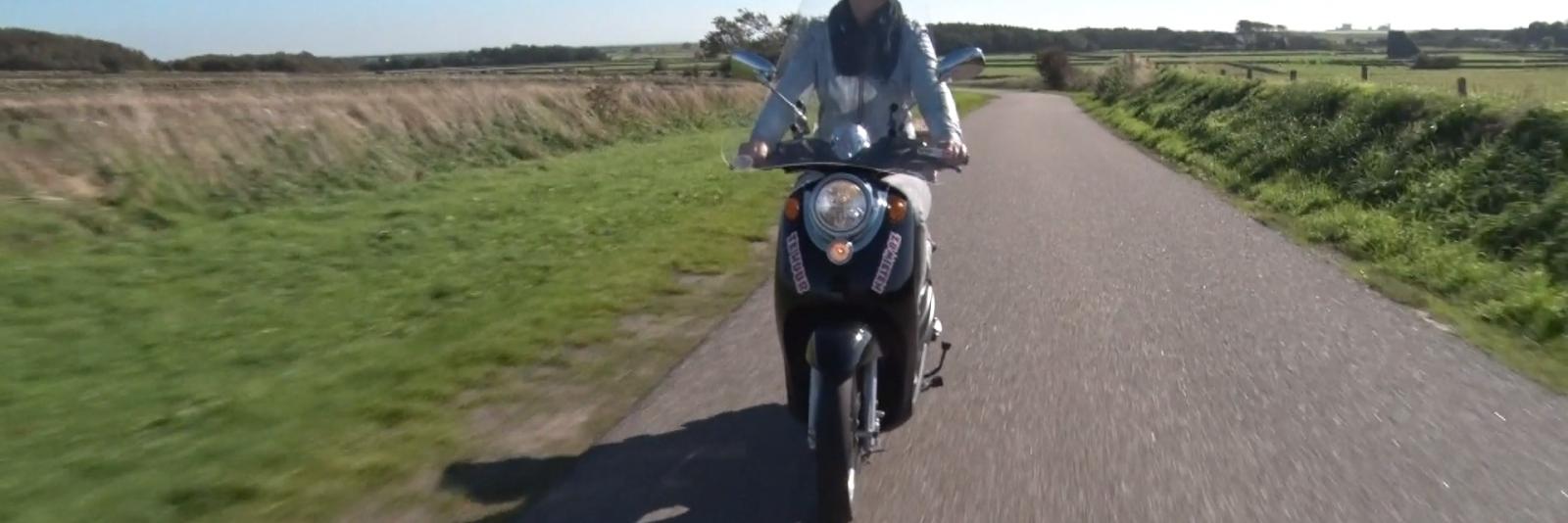 Stille Elektrische Scooter Alternatief Voor Auto Om Texel Te Verkennen - Nh  Nieuws