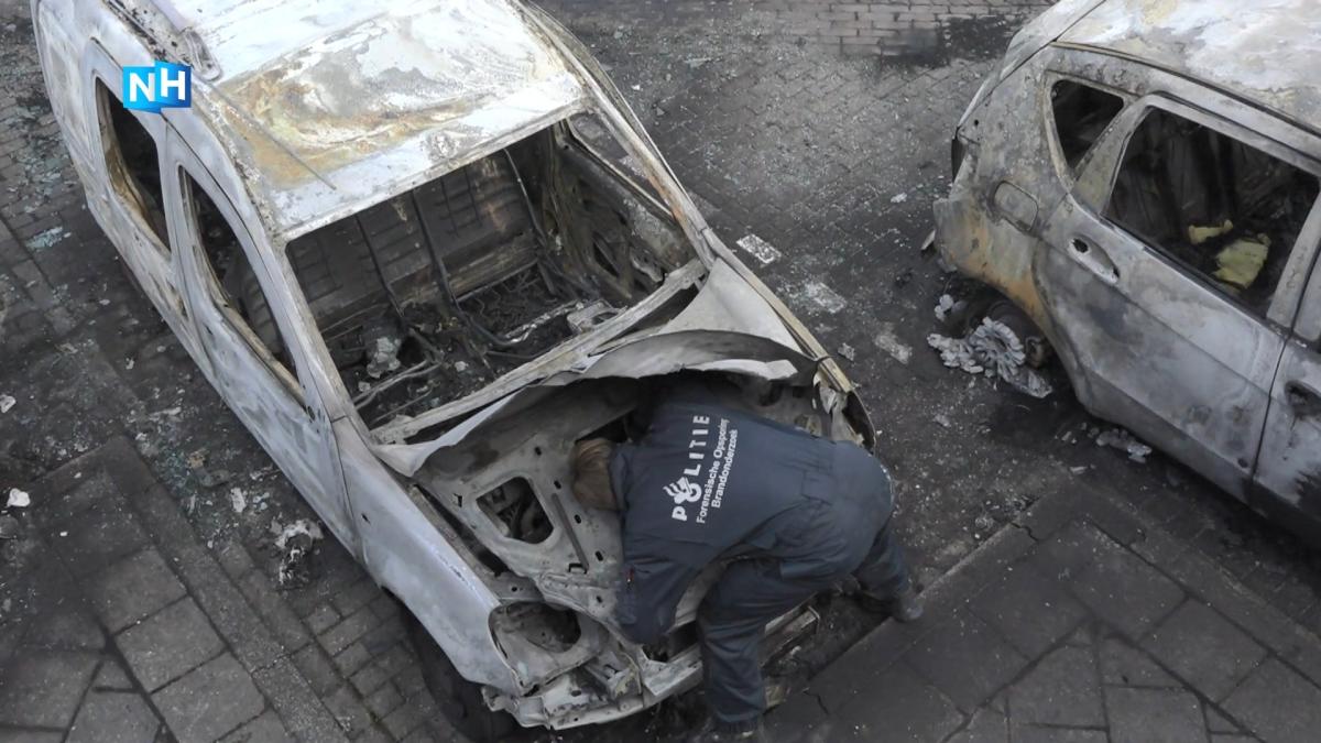 Autobranden Egmond aan Zee mogelijk aangestoken: 
