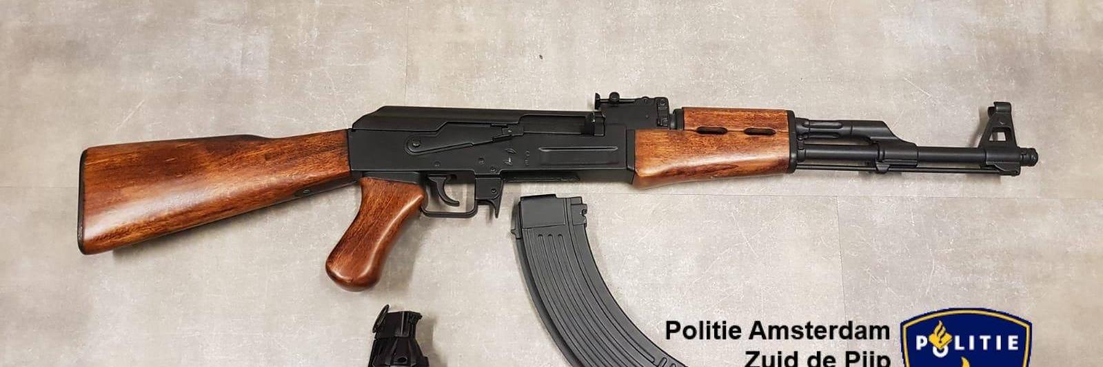 vertrekken vervorming gebroken Man probeert onklaar gemaakt geweer te verkopen in Amsterdam - NH Nieuws