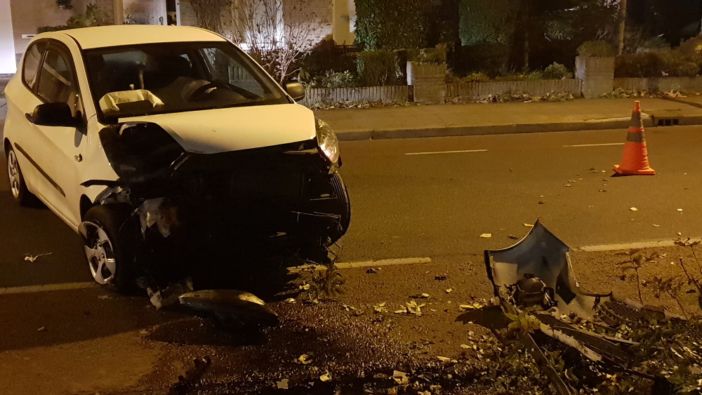 Auto Crasht Tegen Boom In Hoorn NH Nieuws