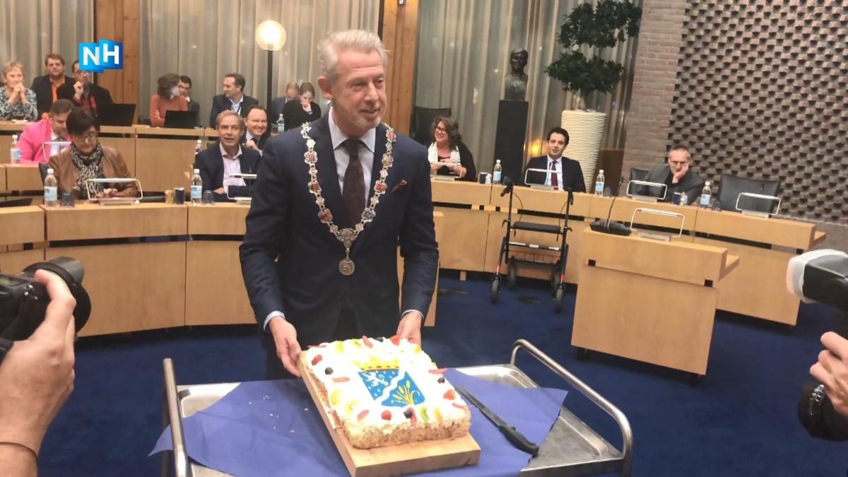 Onno Hoes onthult het nieuwe wapen gemeente Haarlemmermeer