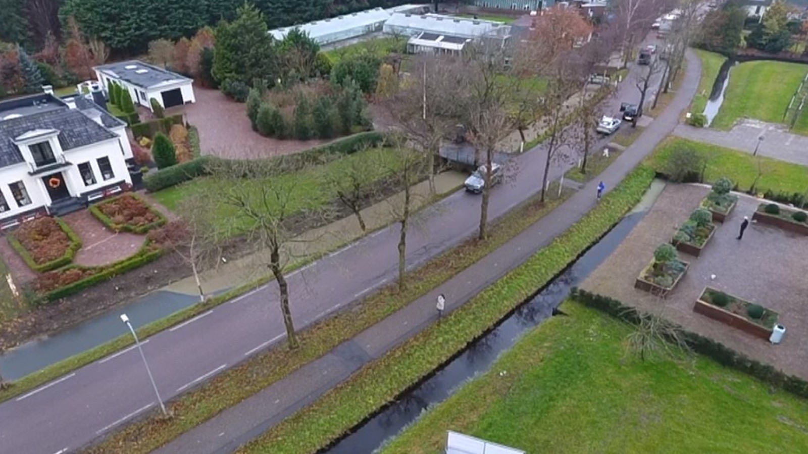 Bewoners Zuiderdracht voeren actie tegen vrachtverkeer: "Daar is de Westfrisiaweg voor!" 