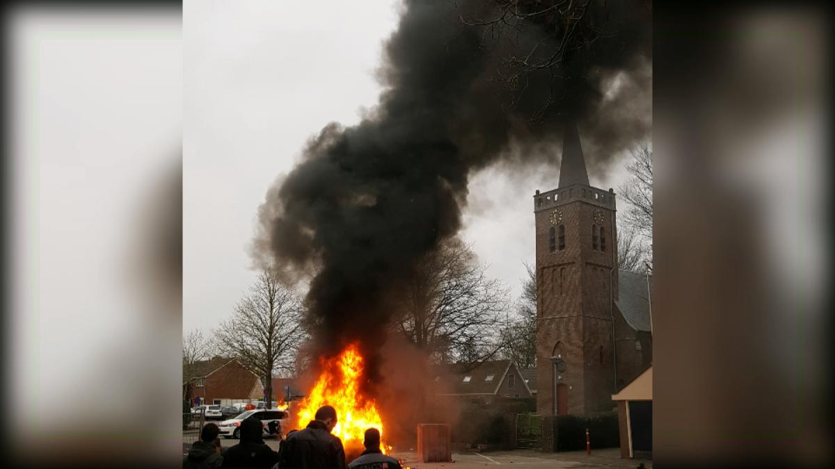 Vuurwerkgooiers Opperdoes: 'We hebben spijt, maar houd vreugdevuur-traditie in stand'