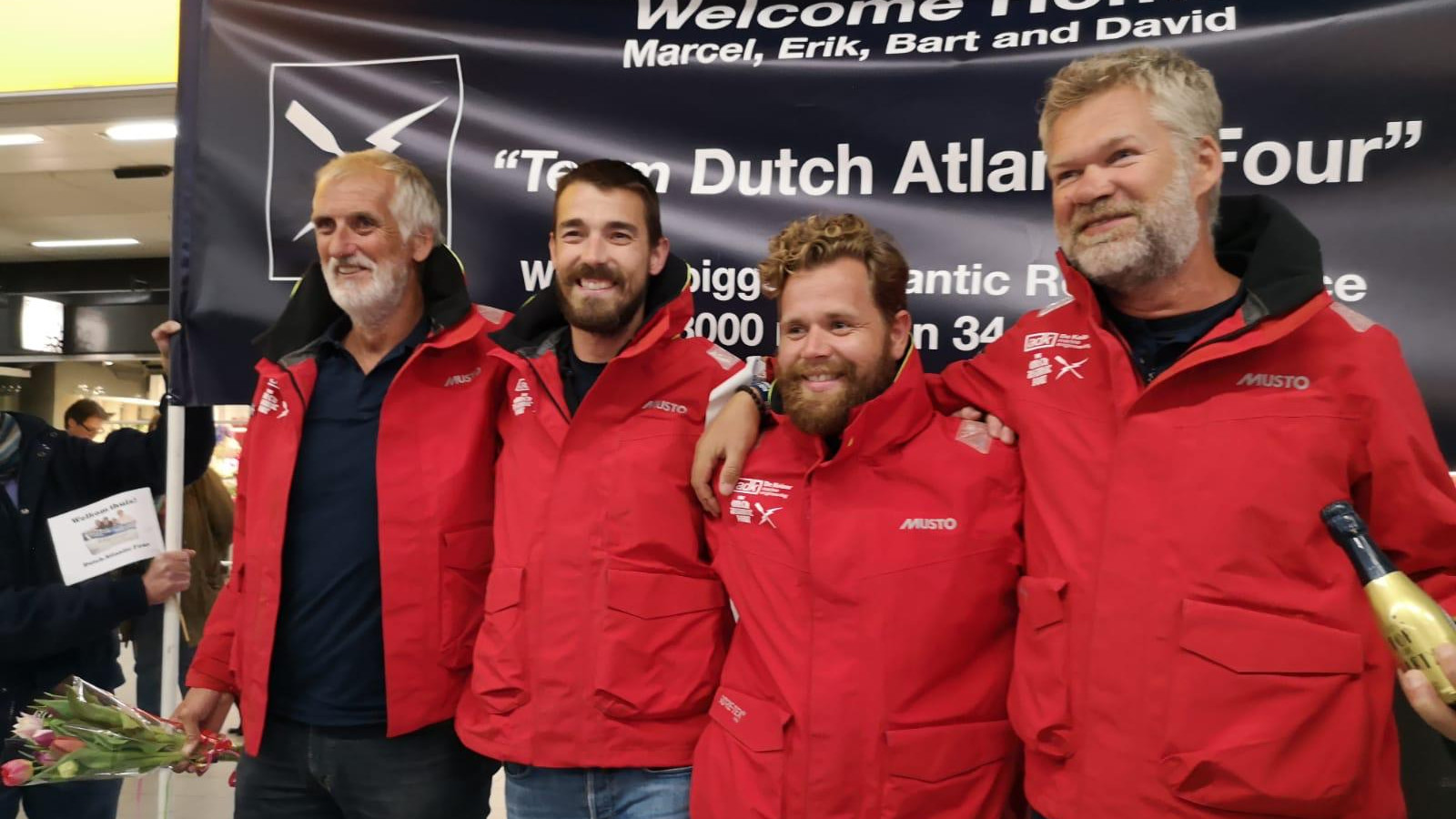 Aankomst Dutch Atlantic Four op Schiphol