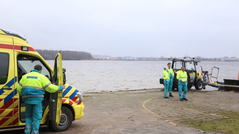 Grote Zoekactie Op Gooimeer Na Melding Over Neergestort Vliegtuigje ...