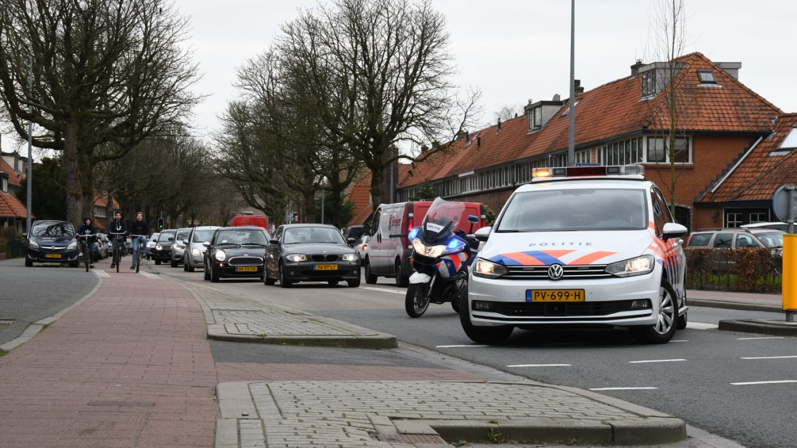 Fikse botsing bij rotonde Kamerlingh Onnesweg in Hilversum