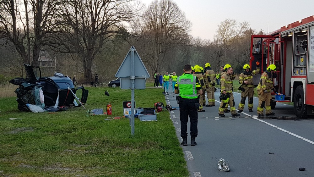 Drie Gewonden Bij Frontale Botsing In Bergen: Weg Dicht - NH Nieuws