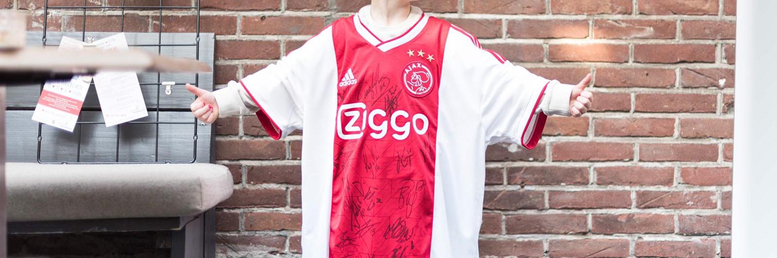 doe alstublieft niet aanval Scheermes Er wordt al flink geboden op dit Ajax-shirt van Frenkie voor het goede doel  - NH Nieuws