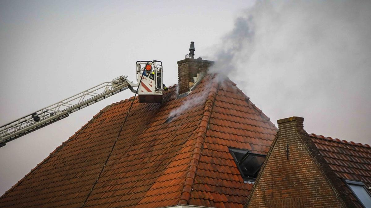 Woningbrand in Spaarndam, Spaarndammerdijk lange tijd afgesloten