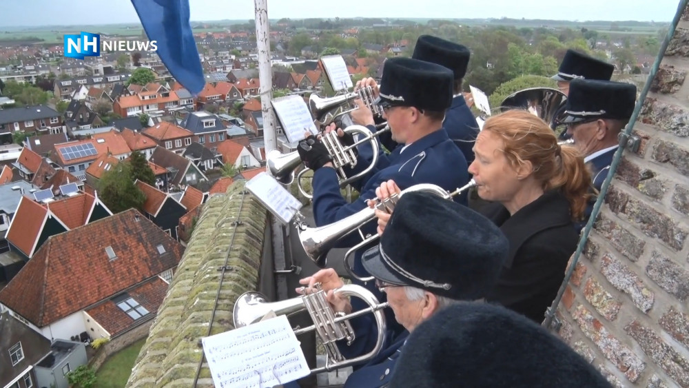 Fanfare Brengt Vanaf 37 Meter Hoge Kerktoren Aubade Aan Jarige Koning ...