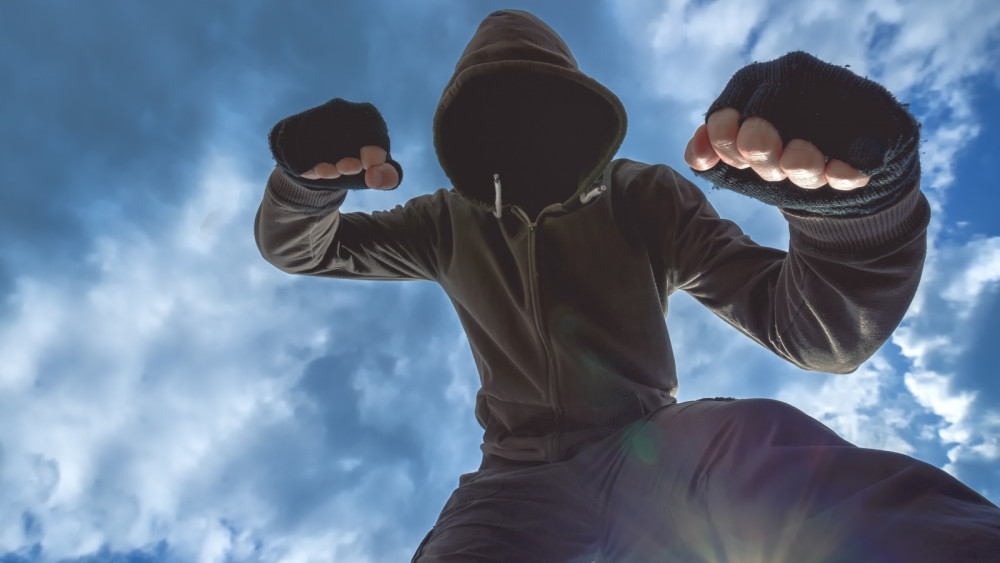 Finger and foot broken: boys wanted for assault on man in central Haarlem