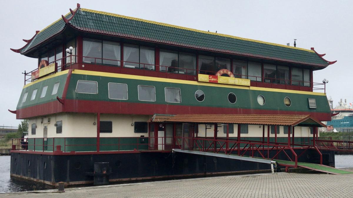 Chinese restaurantboot is weg uit Den Helder, nieuwe koper neemt blikvanger mee