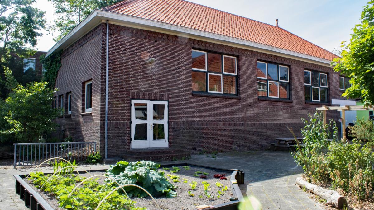 Omwonenden gymzaal Bennebroek slepen notaris voor rechter