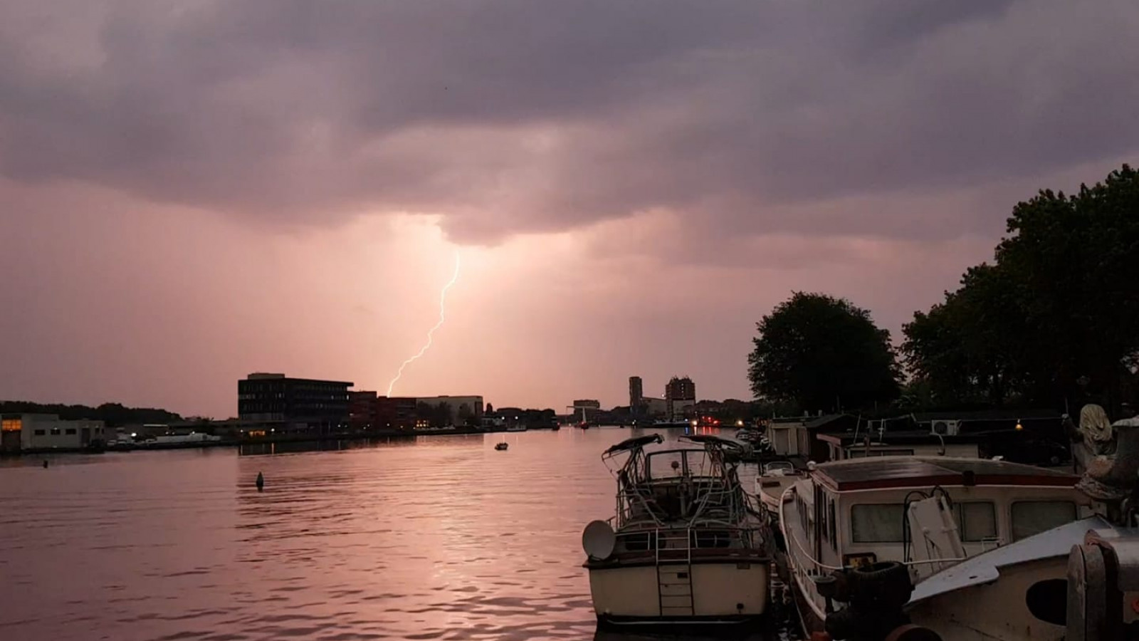 Onweer boven Haarlem