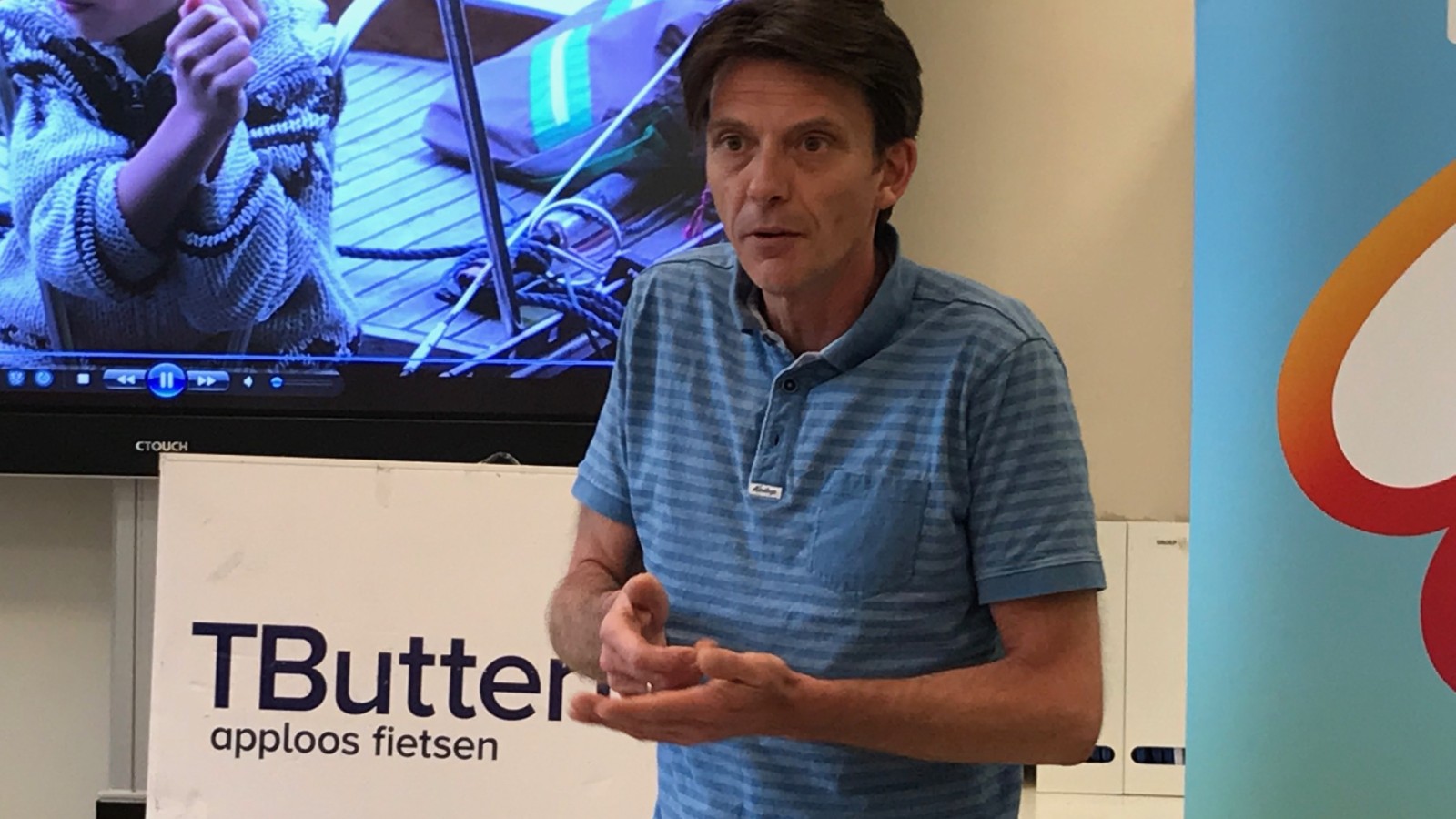 Vader Tommy-boy voor de klas over app-verbod op de fiets