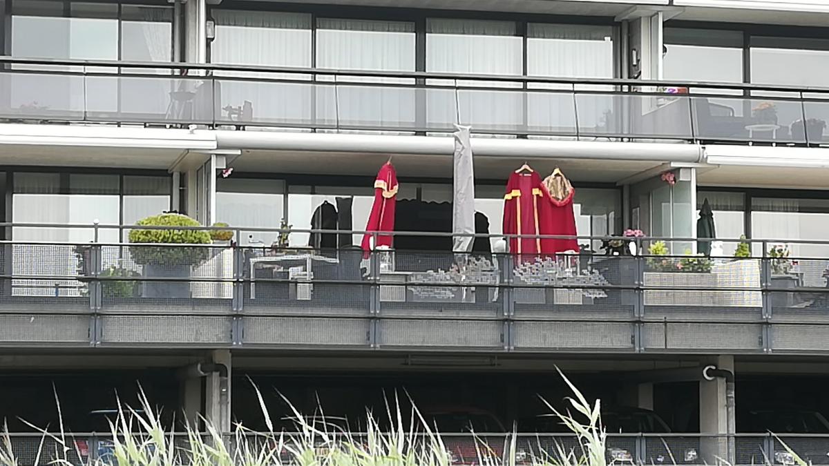 Sinterklaas hangt kleren uit in Purmerend: 