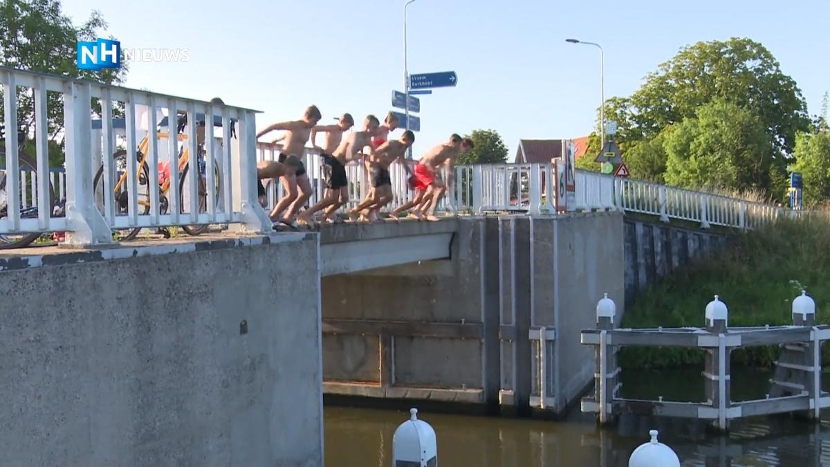 Brugspringers zoeken verkoeling in Obdam en Ursem